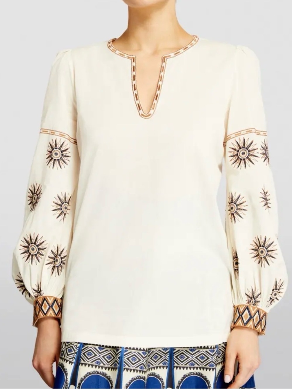 EMPORIO SIRENUSE
Vera Balance Embroidered Blouse. Size 42 Italy